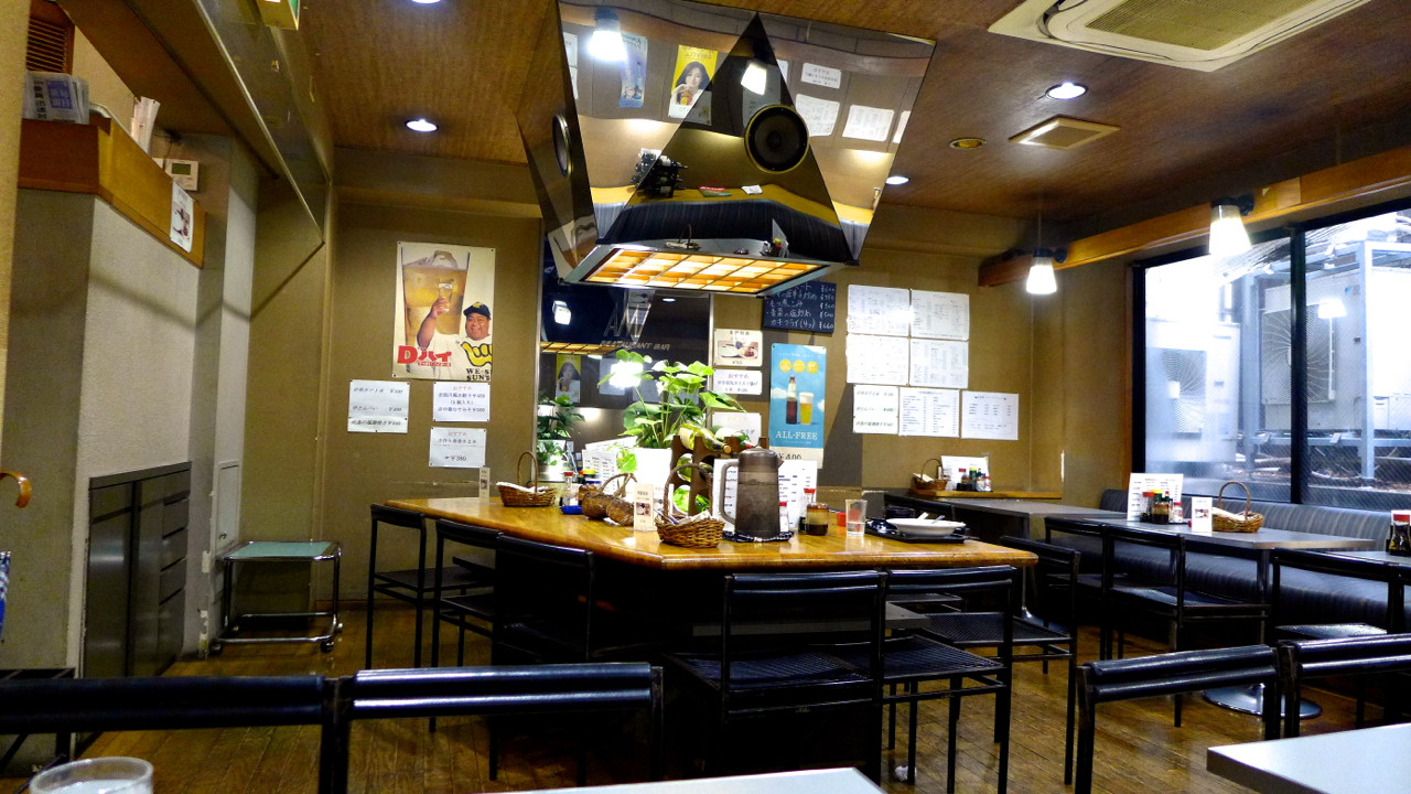 君 と よく この 店 に 来 た もの さ