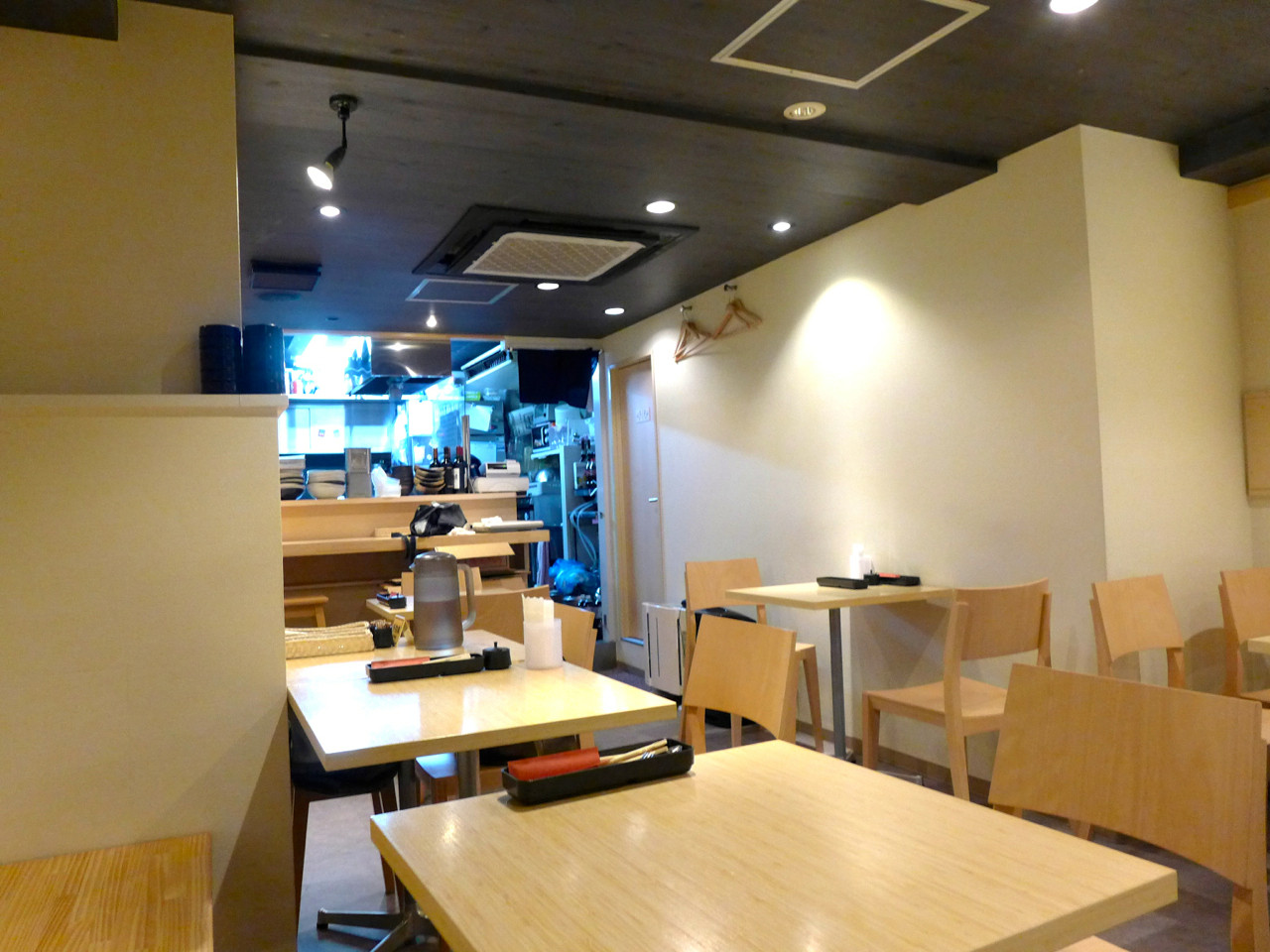Chicken Crew チキンクルー 専修大学前交差点 神田神保町三丁目 ソースたっぷりが嬉しいね Journaux 出挙 親力親為