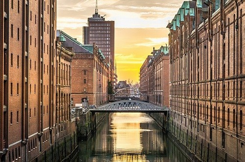 hamburg-2976711_640