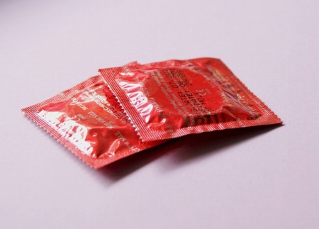 red-condoms-gf2b878c8c_640