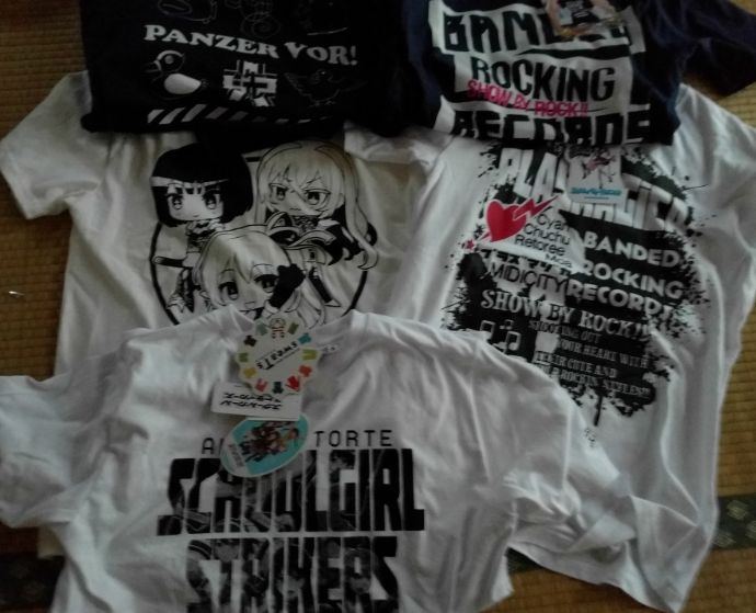 しまむらxアニメコラボのtシャツ買いに行きました 田舎のしまむら売れ残りまくり 痛生活 しまむらxアニメコラボのtシャツ買いに行きました 田舎のしまむら売れ残りまくり 痛生活
