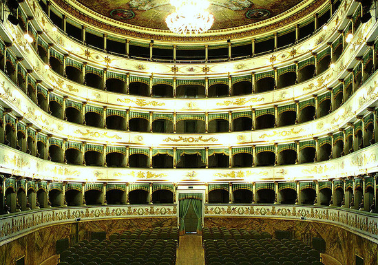 800px-Interno_Teatro_Bonci