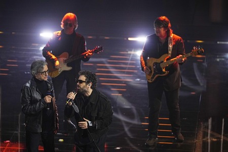 Tommaso Paradiso con Stadio