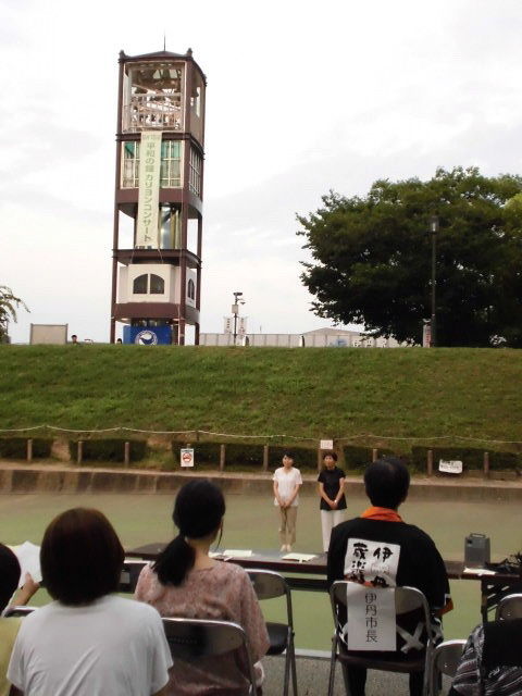 軍都 伊丹市に 平和の鐘が鳴り響く ｊｒ伊丹駅前 カリヨン塔 イタミ ダイアリー 伊丹日記