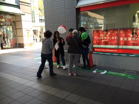 281024街頭募金　団体事務所メンバー (9)