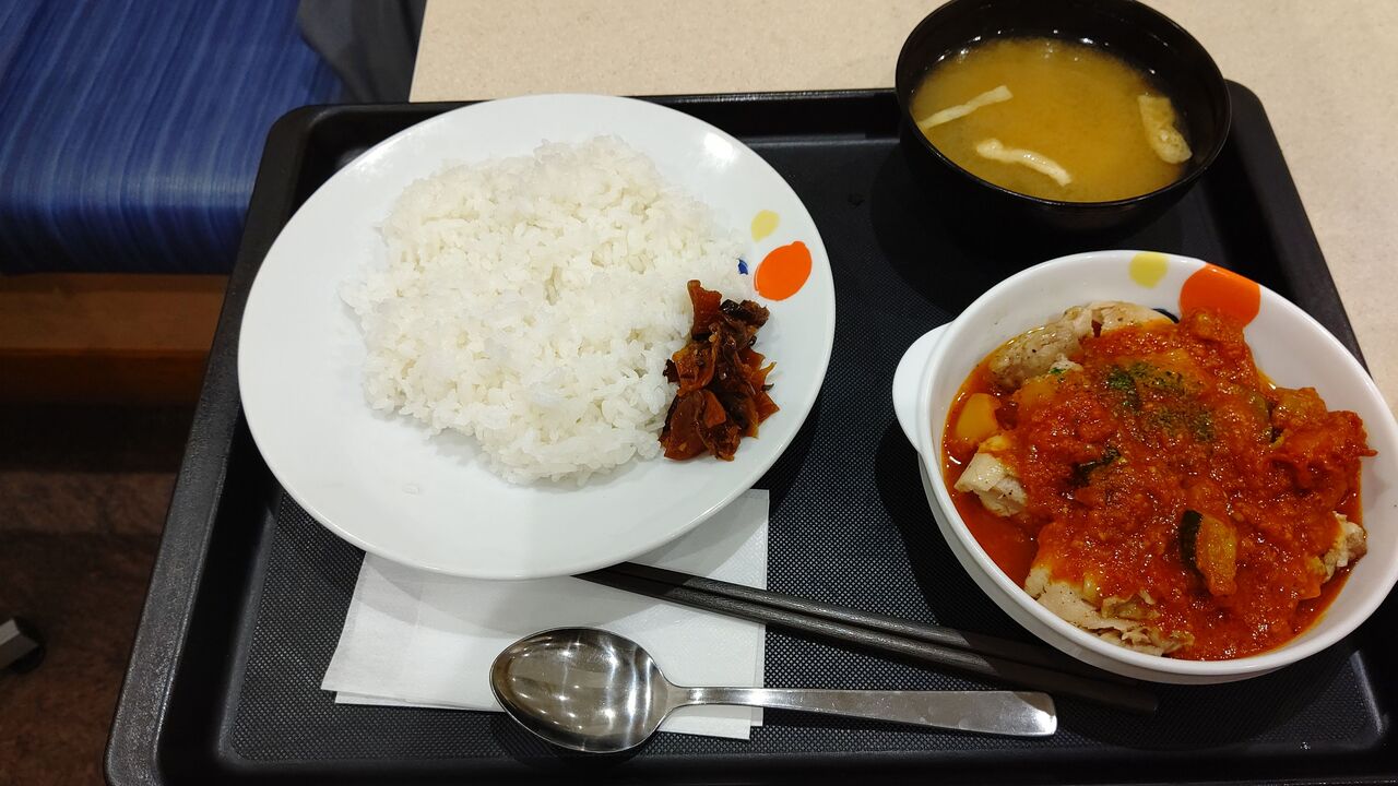 松屋 ごろごろチキンのトマトカレー Itienenのごは んblog