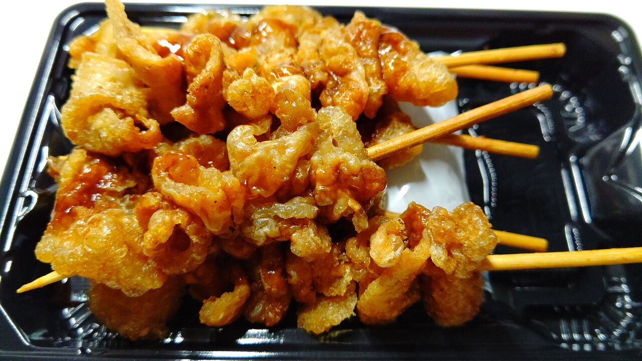 市場 おつまみ パリパリ g 60本入り 10箱 皮串 冷凍食品 12kg ジャパンフードサービス 串 冷凍 スチーム 鳥皮 業務用 鶏皮串 送料無料