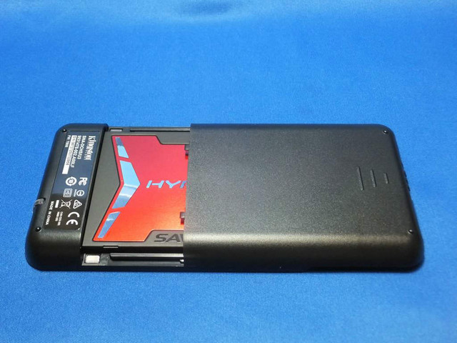 装着できたら、カバーを元に戻す。