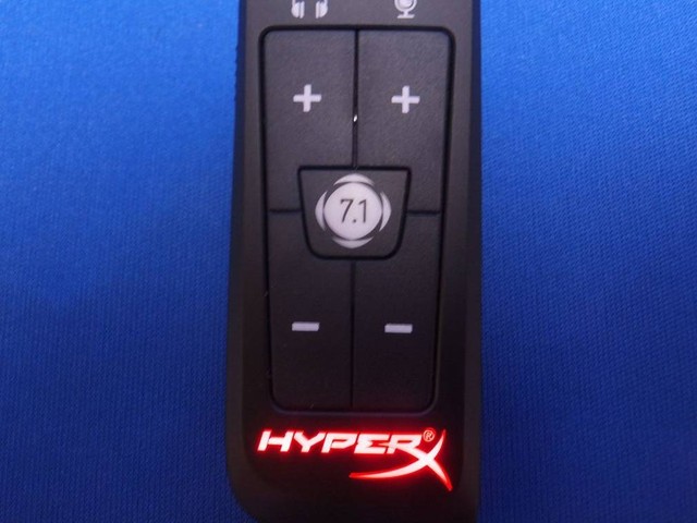 パソコンのUSBに差すとこのようにHyperXロゴが赤く光る。