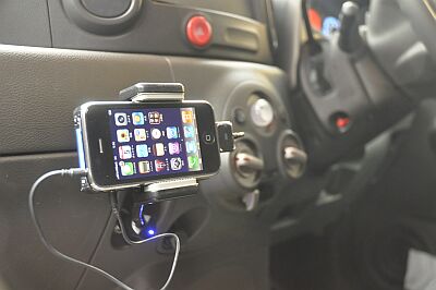 彼女との距離がぐっと縮まる Iphoneをカーオーディオしてハッピーになる