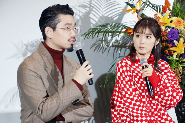 新番組でMCを務めるロックバンド「OKAMOTO'S（オカモトズ）」のハマ・オカモトさん（左）、女優でタレントの松岡茉優さん（右）