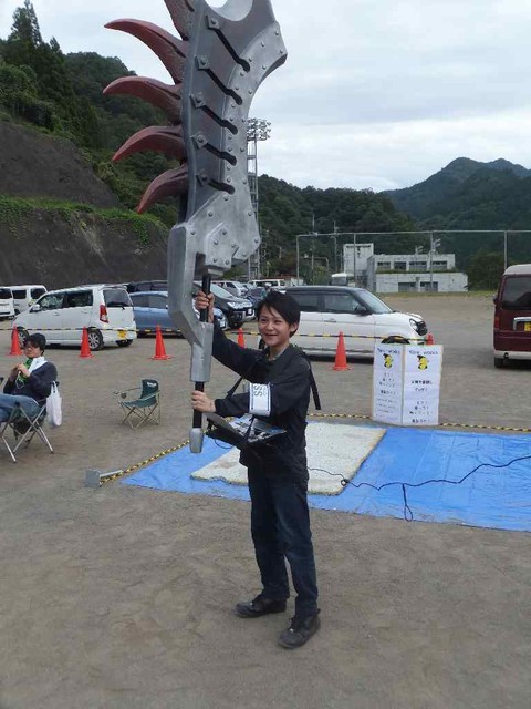 実際に金属製だと数百kgはあるため持てないだろうとのこと