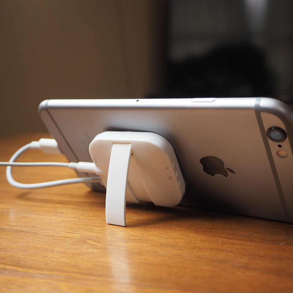手持ちのイヤホンが使える Iphone 12対応 スタンド型ピタッとlightning イヤホン変換アダプタ ニコニコニュース