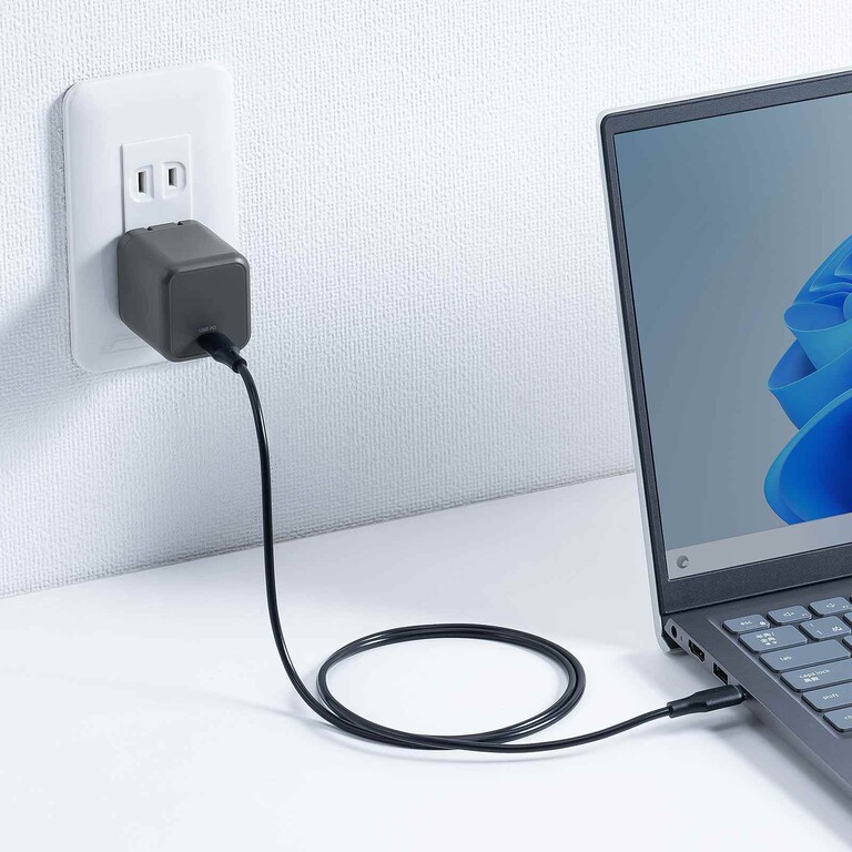 サンワサプライ ノート pc usb pd 充電器とは サンワサプライ USB充電器 PD65W 4ポート GaN ノートPC対応 幅29mm スイングプラグ ブラック ACA-PD107BK USB PD PPS対応 Type-C 3 USB-A 1 最大4台同時充電 C1 C2最大65W 幅29mm 約104g プラグ収納 AC100-240V対応 パソコン・周辺機器