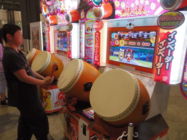 原作STGのBGMをアレンジした「東方アレンジ」曲の新規追加が決まった太鼓の達人。会場で試遊できた。
