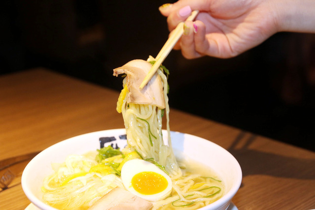 「ゆず塩ラーメン」690円（税込759円）