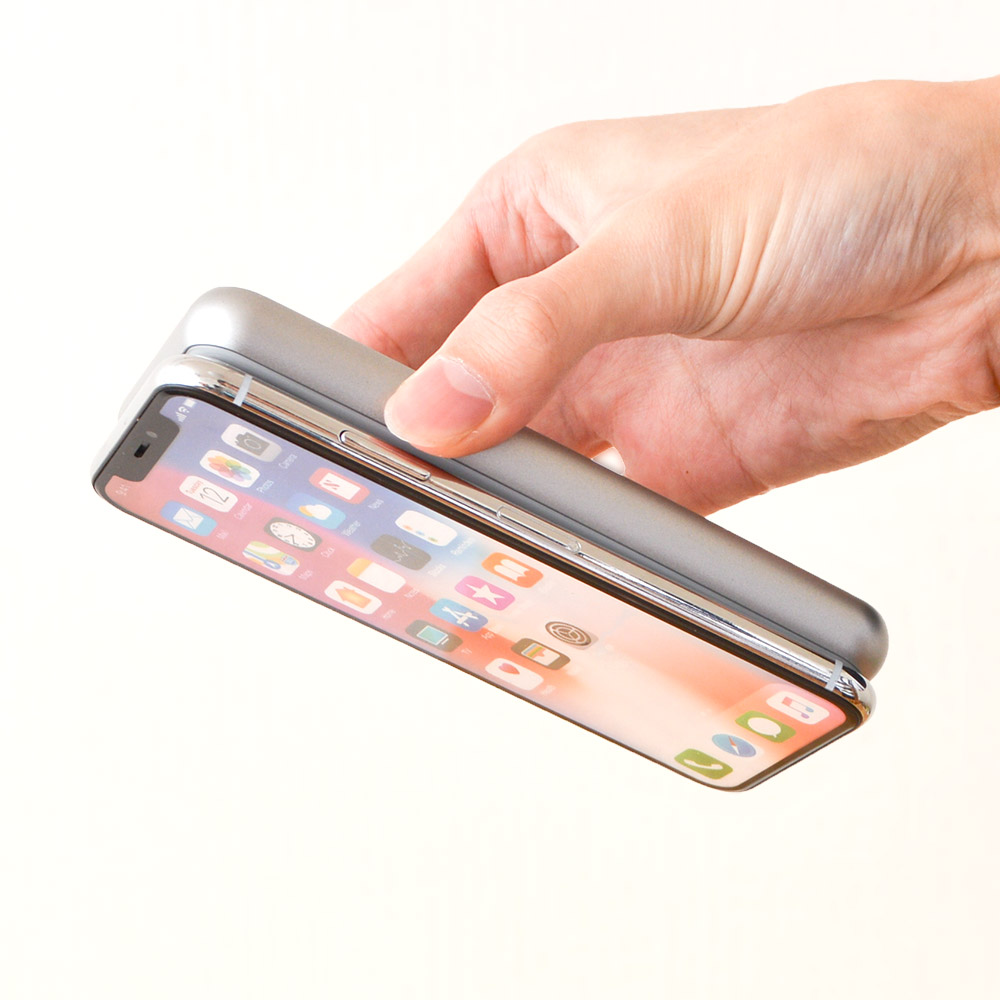 吸盤でスマホを吸着 Qi対応の ワイヤレス充電モバイルバッテリー ピタッqiバッテリー 吸盤でスマホを吸着 Qi対応の ワイヤレス充電モバイルバッテリー ピタッqiバッテリー