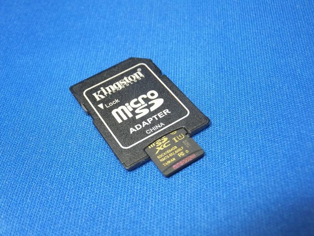 アダプターを使えばSDカードとしての利用が可能になる。