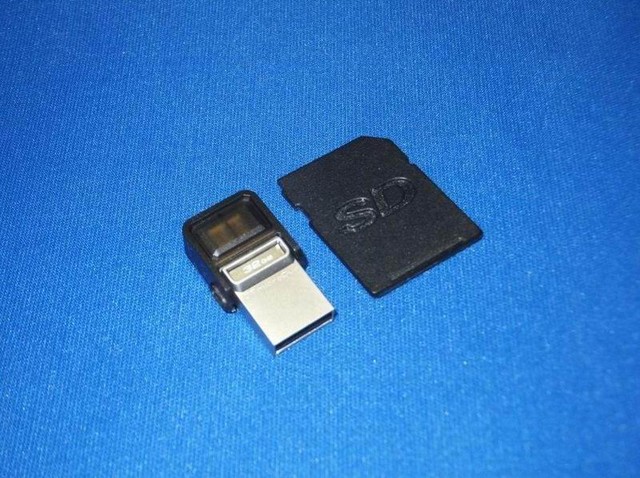 こちらが初代の「DataTraveler microDuo」