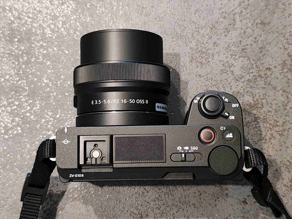 Amazon.co.jp: Sony ZV-E10 II ミラーレスカメラ 16-50mmレンズ