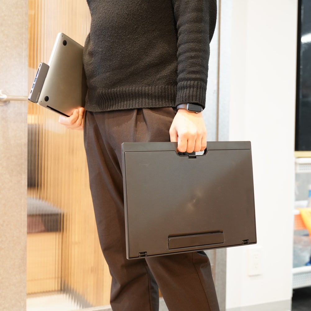 ひざの上やデスクで快適にノートPCが使える！角度調整できる「ひざ上クッション付PCスタンド | ニコニコニュース