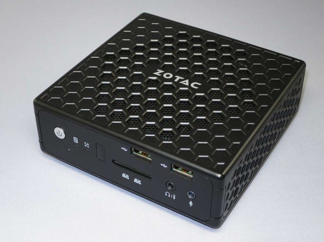 「ZBOX CI520 nano」(Intel Core i3-4020Y)