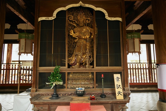 韋駄天立像