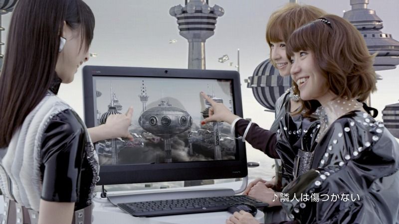 AKB48が未来都市で最新PCを操る！日本HP、PC冬モデルの販促を
