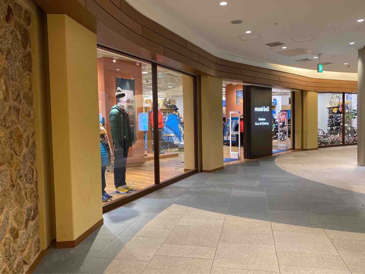 六本木にあるアウトドア用品専門店 Mont Bell 六本木ヒルズ店 モンベル が閉店するらしい みなとく通信 東京都港区の地域情報サイト