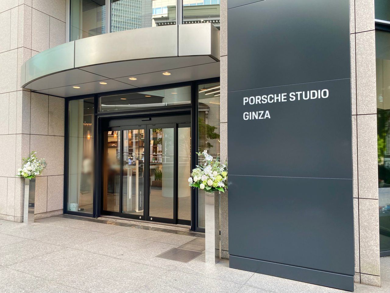 汐留シティーセンター にあった ポルシェセンター銀座 が ポルシェスタジオ銀座 Porsche Studio Ginza なる都市型コンセプトストアとしてリニューアルオープンしてる みなとく通信 東京都港区の地域情報サイト