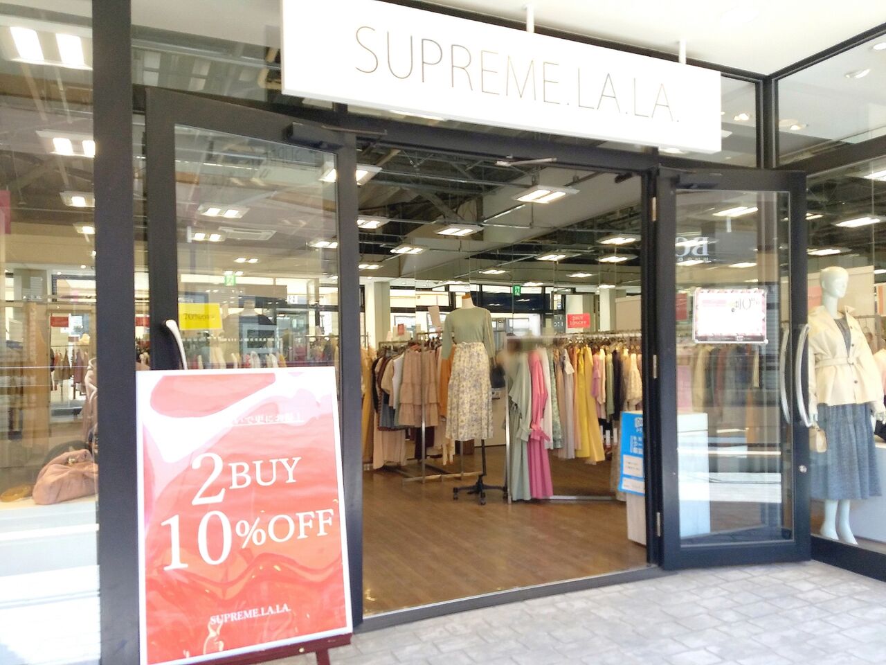 美浜区ひび野 アウトレット幕張 にある Supreme La La 三井アウトレットパーク幕張店 シュープリーム ララ が閉店するらしい ちば通信 千葉県千葉市の地域情報サイト