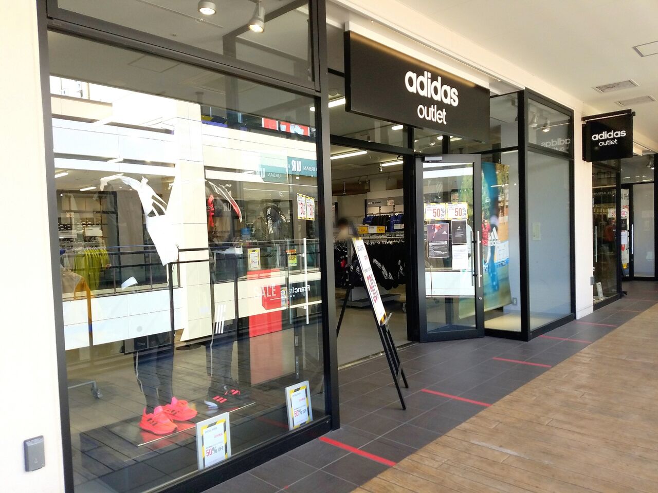 美浜区ひび野 三井アウトレットパーク幕張 にある Adidas Reebok Factory Outlet が一時閉店 テイジンメンズショップラック が閉店 Rope が期間限定オープンするらしい ちば通信 千葉県千葉市の地域情報サイト