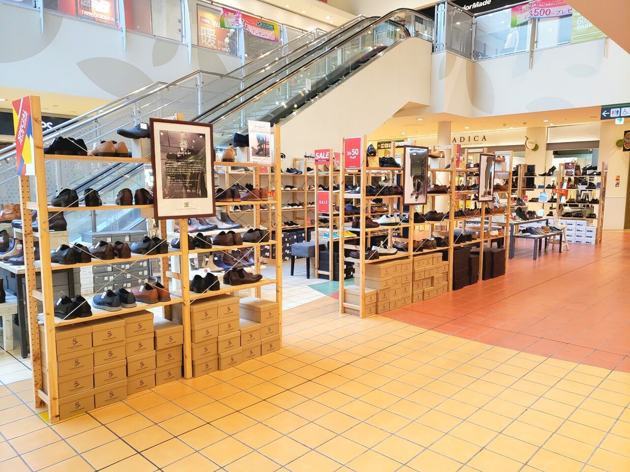 美浜区ひび野 三井アウトレットパーク幕張 に フープディドゥ なる靴屋さんが期間限定オープンしてる ちば通信 千葉県千葉市の地域情報サイト 美浜区ひび野 三井アウトレットパーク幕張 に フープディドゥ なる靴屋さんが期間限定オープンしてる ちば通信 千葉県千葉市の地域情報サイト