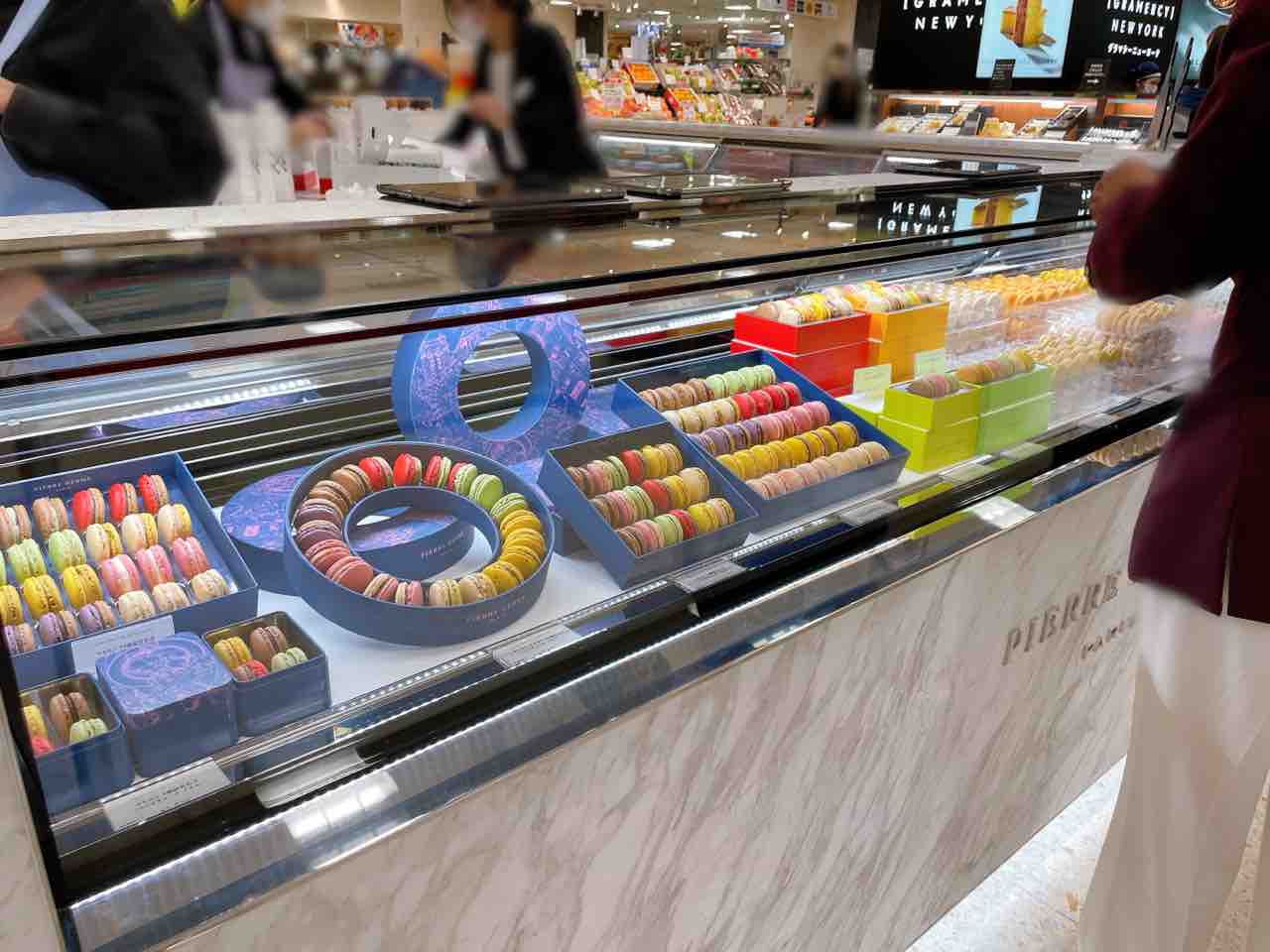 中央区新町『そごう千葉』に『PIERRE HERMÉ PARIS(ピエール・エルメ・パリ)』なる洋菓子店がオープンしてる。 : ちば通信 ...