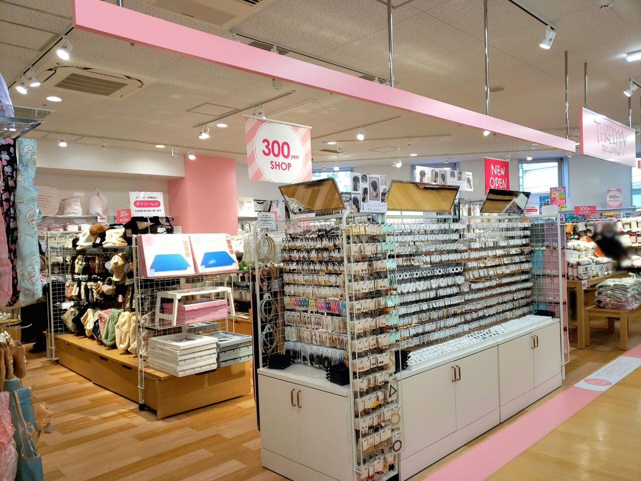 中央区本千葉『Mio1』に300円ショップ『THREEPPY 千葉中央ショッピングセンター ミーオ1店(スリーピー)』がオープンしてる ...