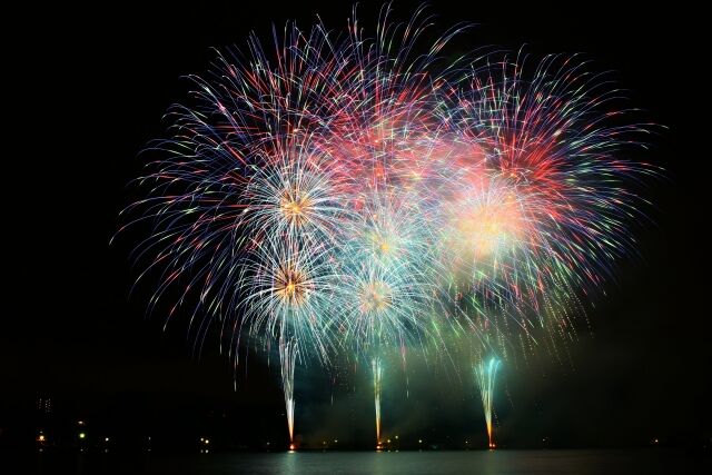 3年ぶり開催へ 湖面と夜空を彩る花火大会 榛名湖 で 榛名湖花火大会 開催 8月5日 たかさき通信 群馬県高崎市の地域情報サイト