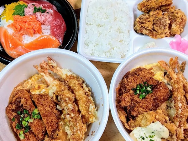筑縄町にある『小僧寿し 高崎筑縄店』がかつ丼・天丼の『かつて 筑縄町にある『小僧寿し 高崎筑縄店』がかつ丼・天丼の『かつて