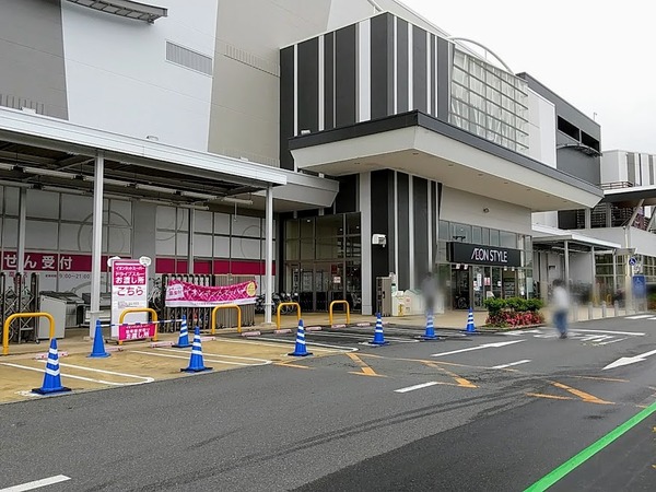 aeon-drive-through_2