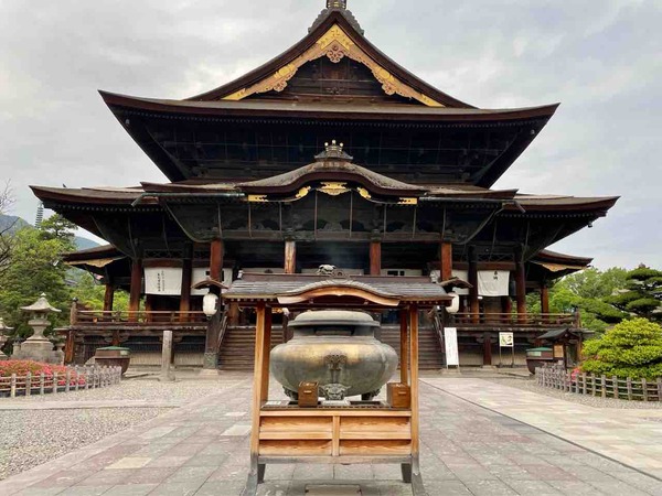 今年度は開催！『善光寺』境内で『善光寺びんずる市』開催。6月～11月の毎月第2土曜日。初回は6月12日。 : ながの通信 - Vimarsana News