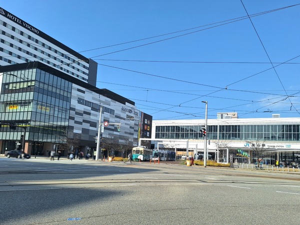 待ち合わせは駅前で4