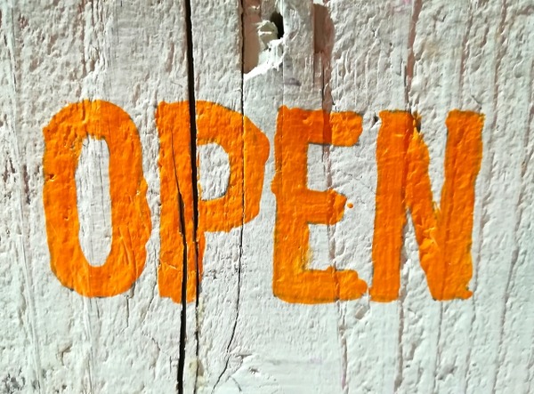 open8月2