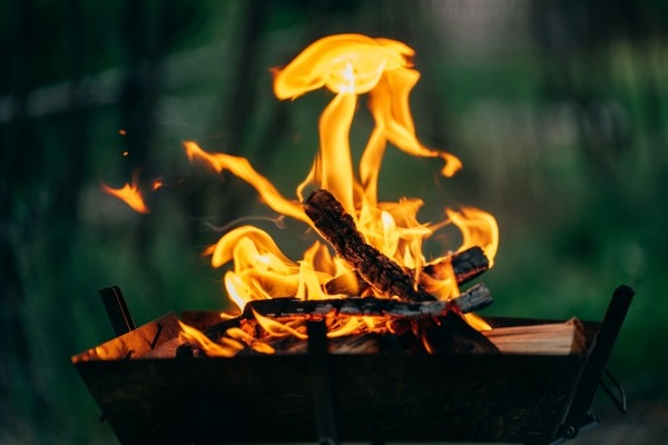 焚き火で暖まろう2