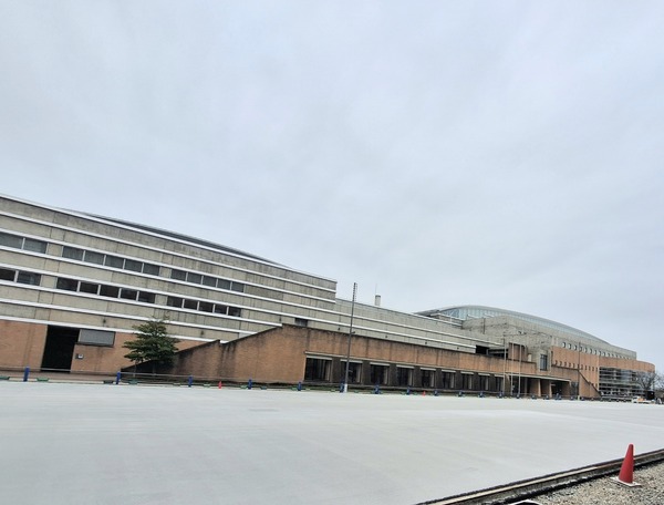 富山市総合体育館長期休館2