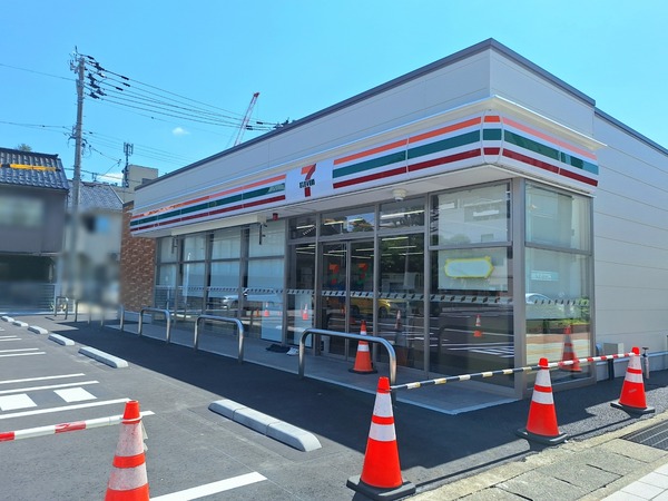セブンイレブン白銀町1
