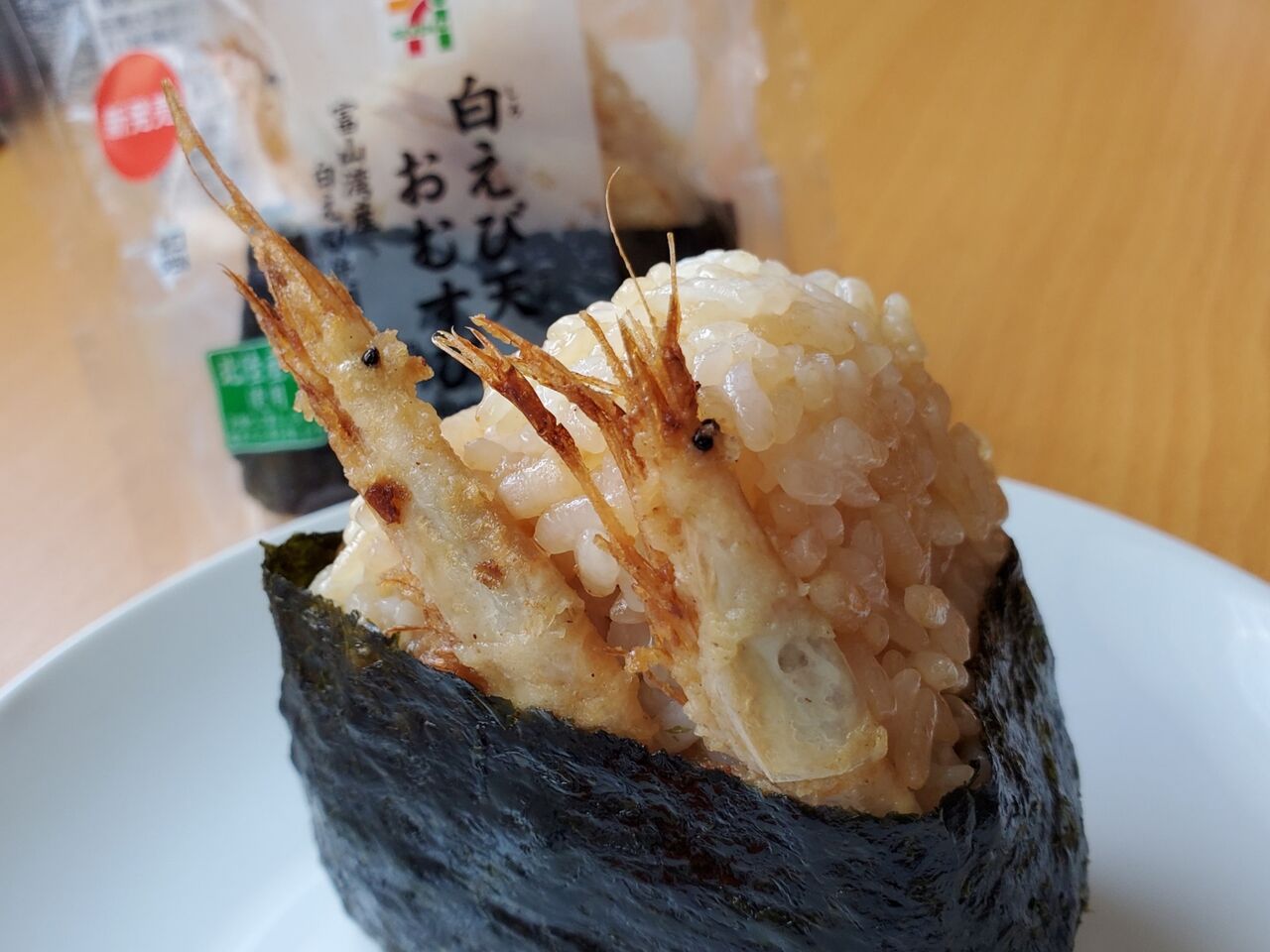 セブン イレブン で6月23日から発売 富山湾産白えびを使った 白えび天おむすび 買って食べてみた 富山デイズ 富山県富山市の地域情報サイト セブン イレブン で6月23日から発売 富山湾産白えびを使った 白えび天おむすび 買って食べてみた 富山デイズ 富山県富山市の地域情報サイト
