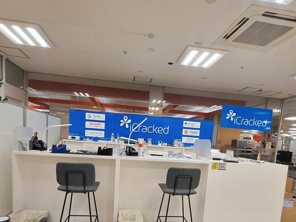 iCracked Store 富山アピア1