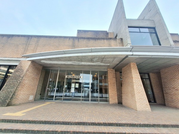 富山市総合体育館長期休館1