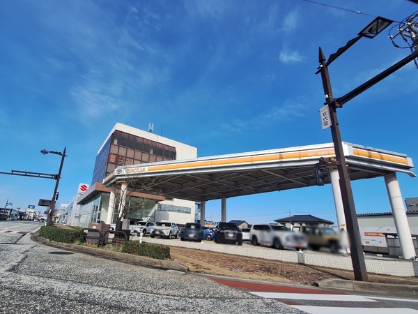 トヨタカローラ富山本店1