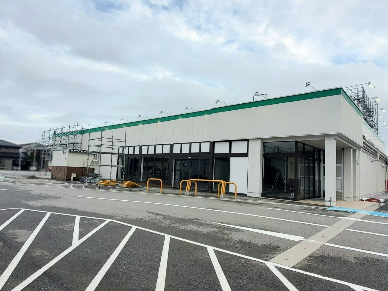 上赤江町にドラッグストア『スギ薬局 赤江店』がオープンするらしい。元『オレンジマート 上赤江店』があったところ。 富山デイズ 富山県富山市の地域情報サイト