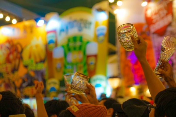 ビールと音楽でProst！富山駅前秋の集い『マルート』前特設会場で『TSCオクトーバーフェスト』開催。10月11日。